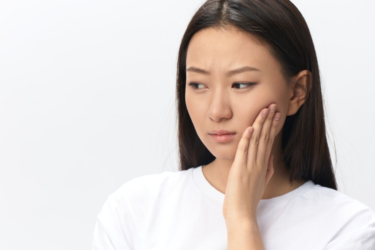 Cosmetic dentist in Roswell answers if you can fix your broken teeth without removing it